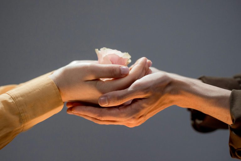 180 Frasi D’Amore Per Lei Da Far Piangere (con immagini)